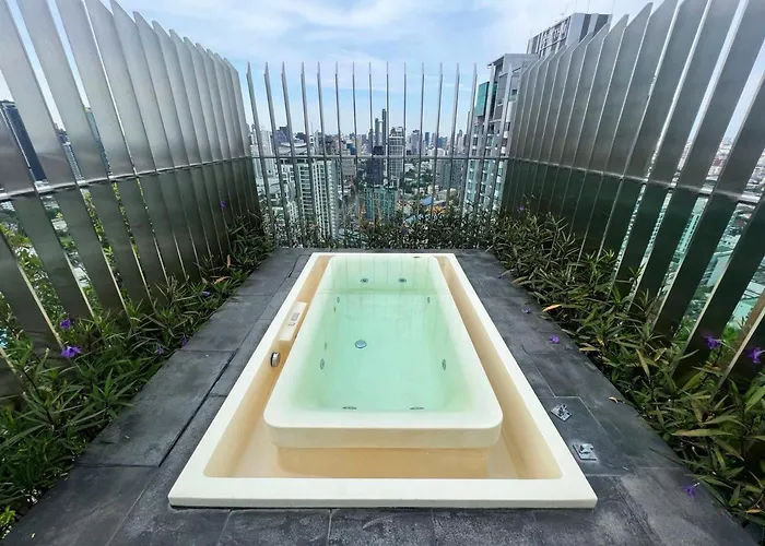 2 Bedroom Luxury 3 Min Walk From Bts Ekkamai